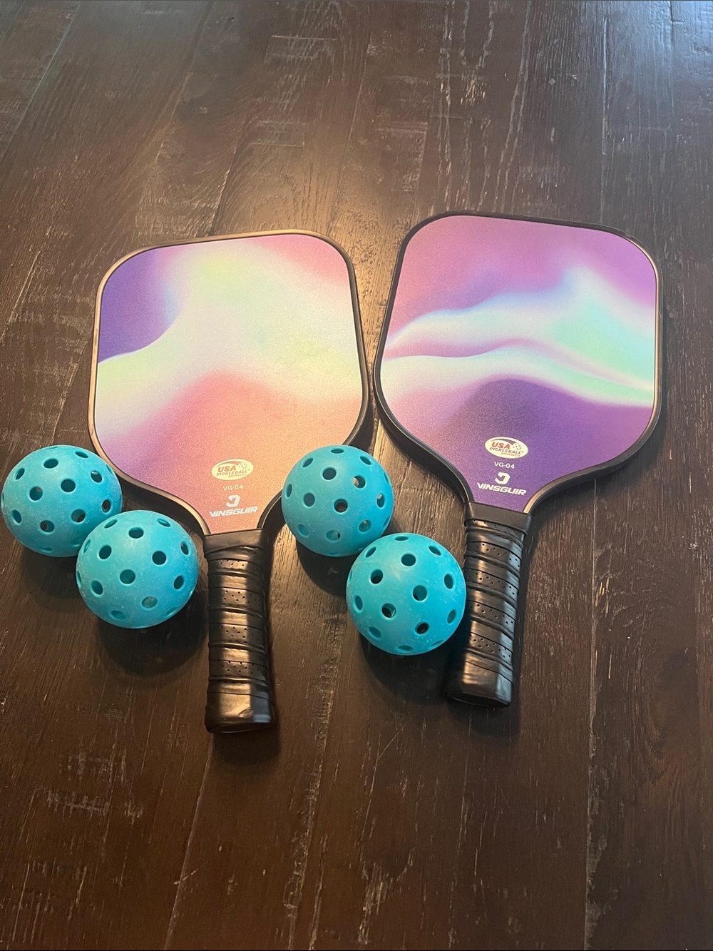 Purple Gradient Pickleball Paddle Set with Blue Balls